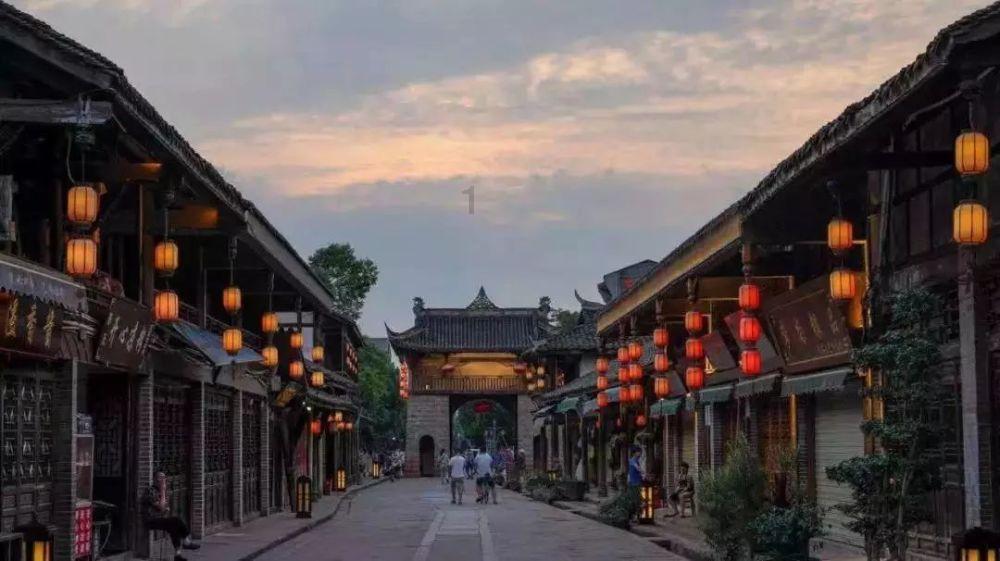 女子去工地送外卖，疑被食堂老板打翻，如果你当时在现场，你会怎么做呢？游戏画面